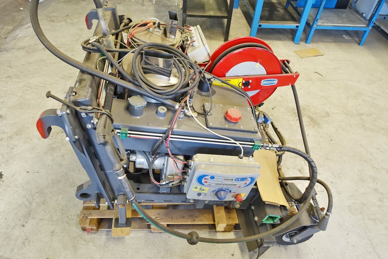 Image 1/12