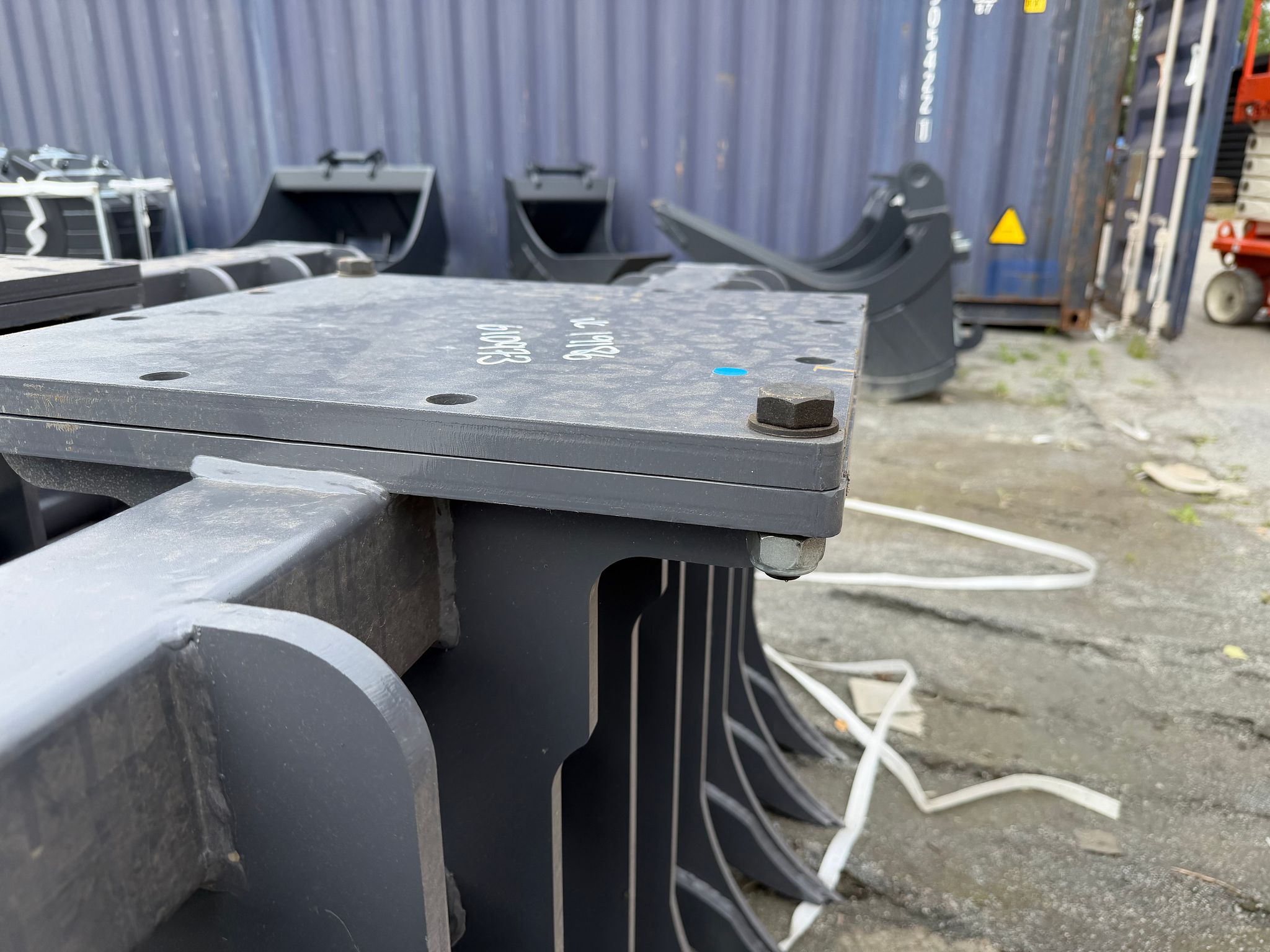 Image 4/6