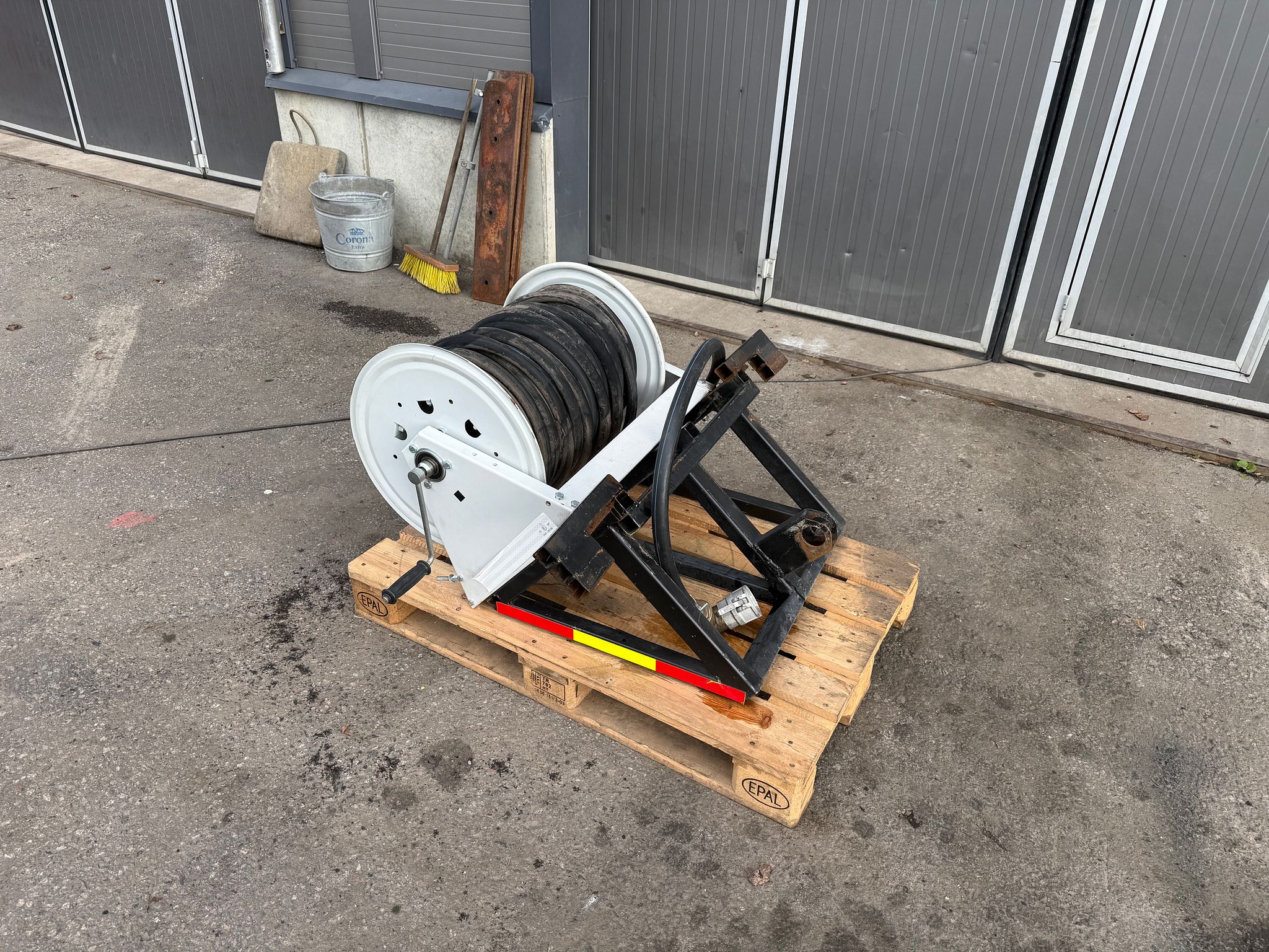 Image 1/4