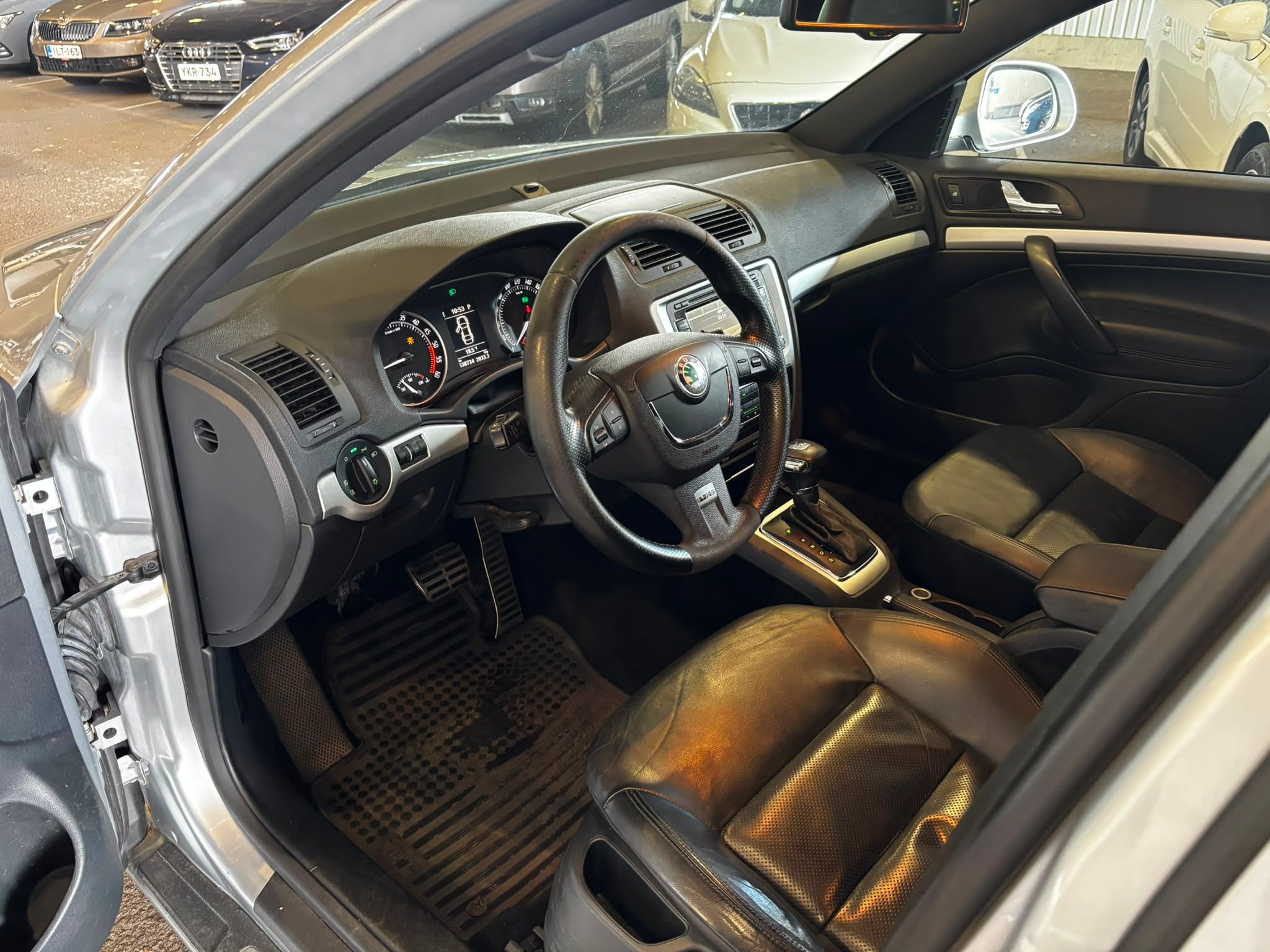 Image 10/63