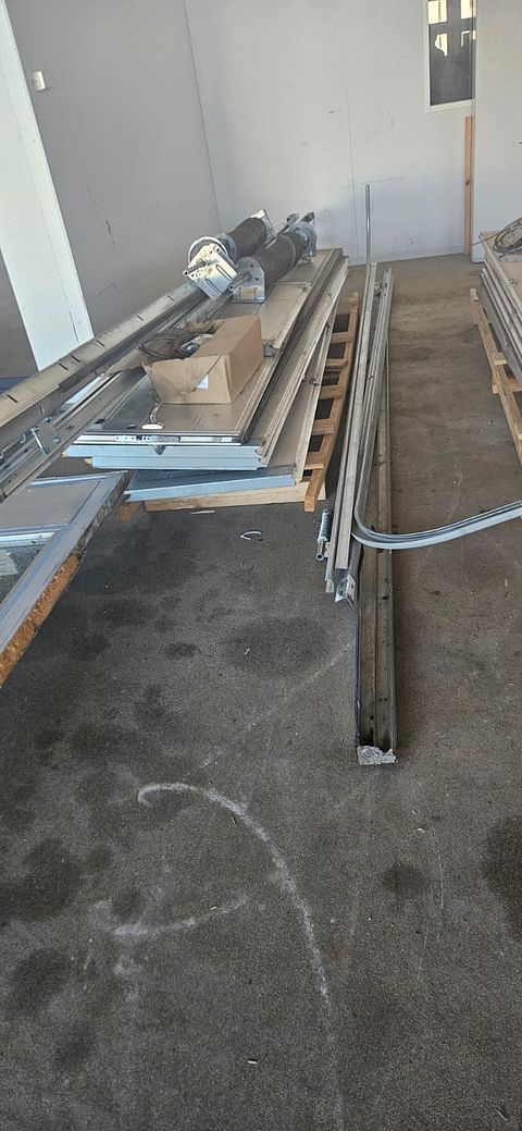 Image 1/3