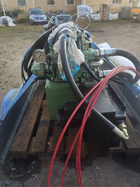 Image 2/5