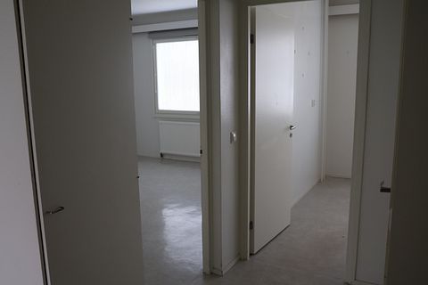 Image 8/12