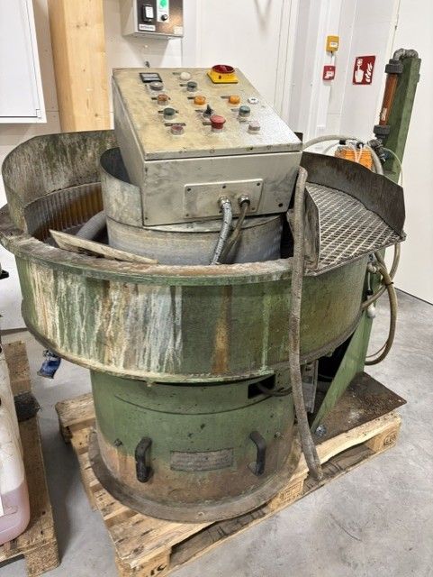 Image 1/2