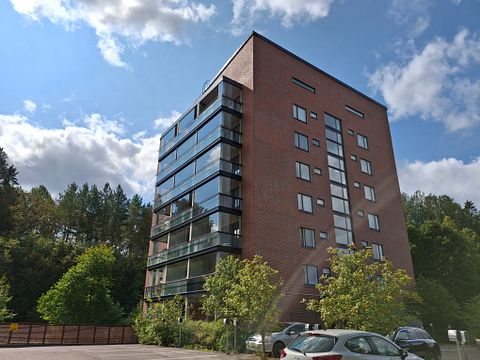 Image 1/15