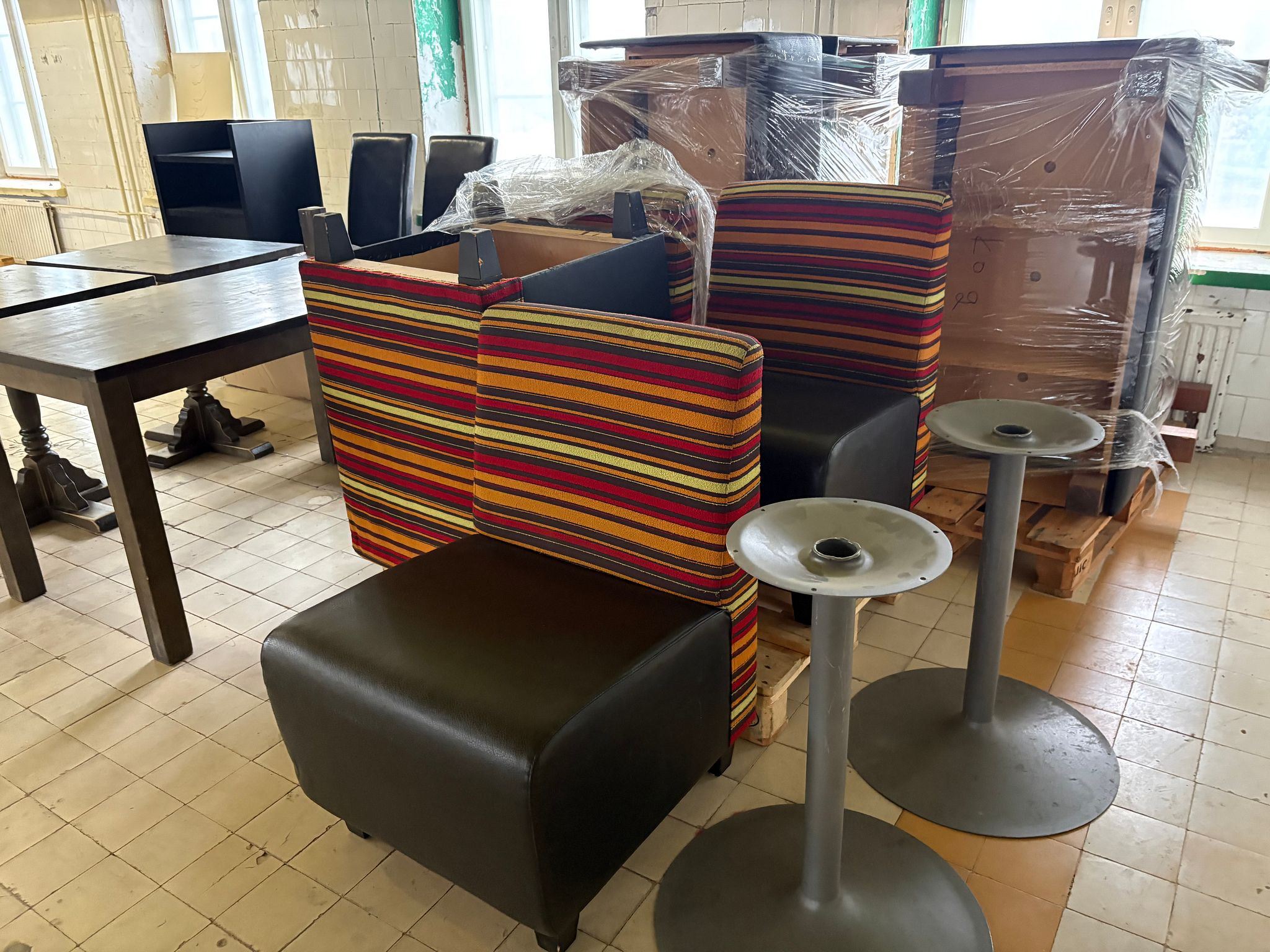 Image 1/15