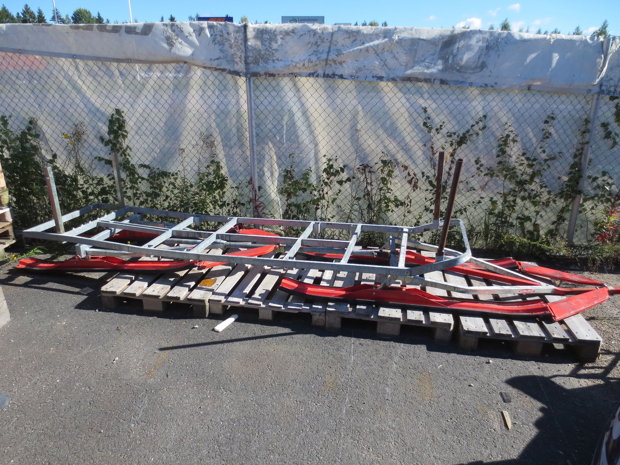 Image 2/8