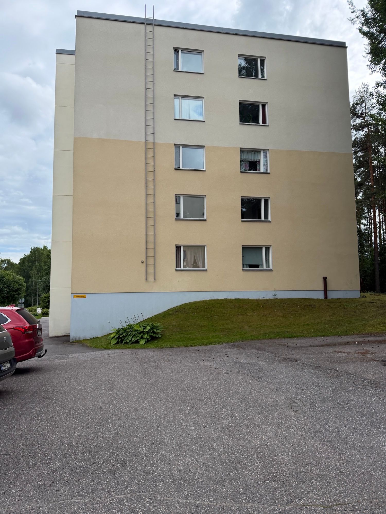 Image 4/15