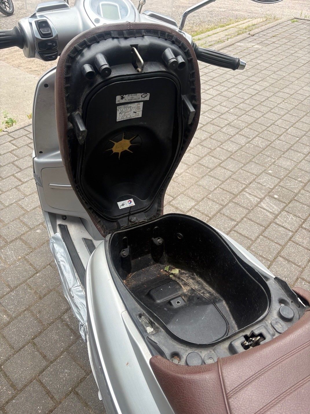 Image 4/6