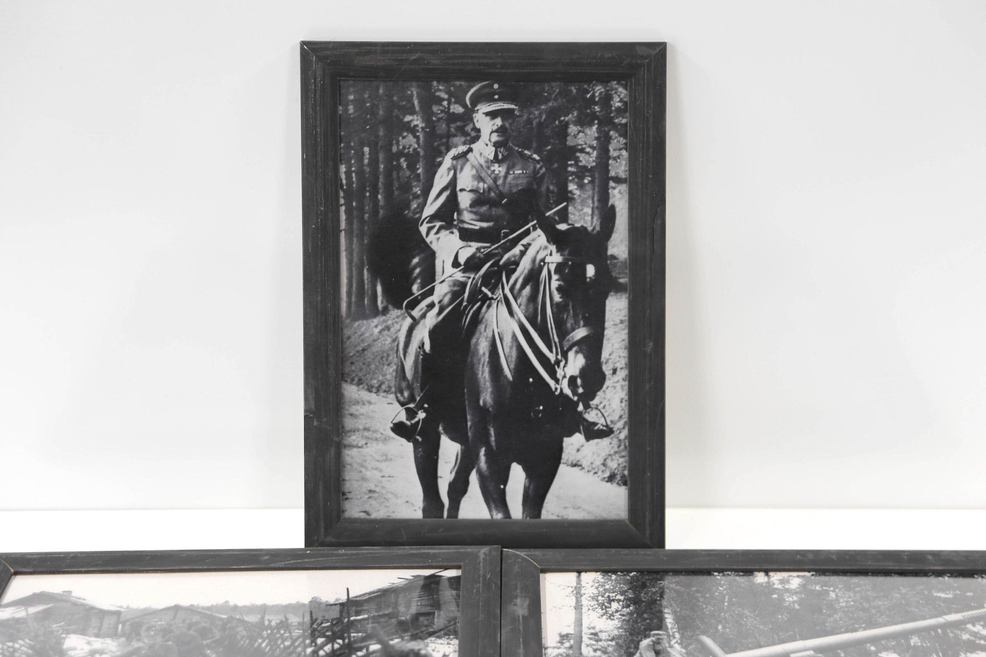 Image 2/15
