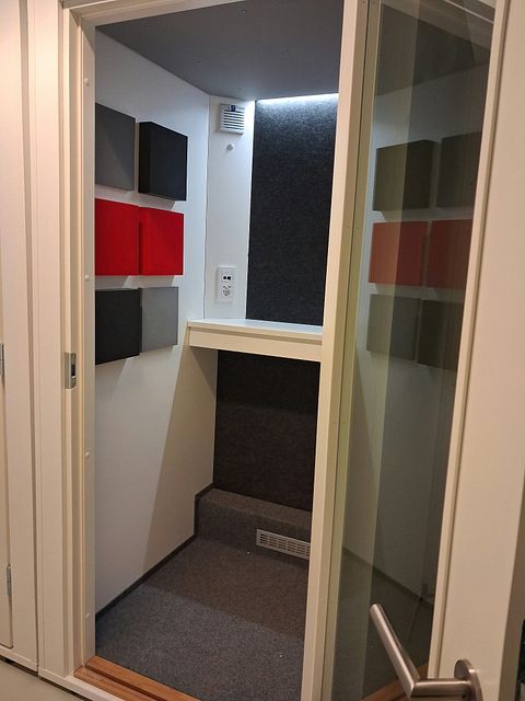 Image 5/8