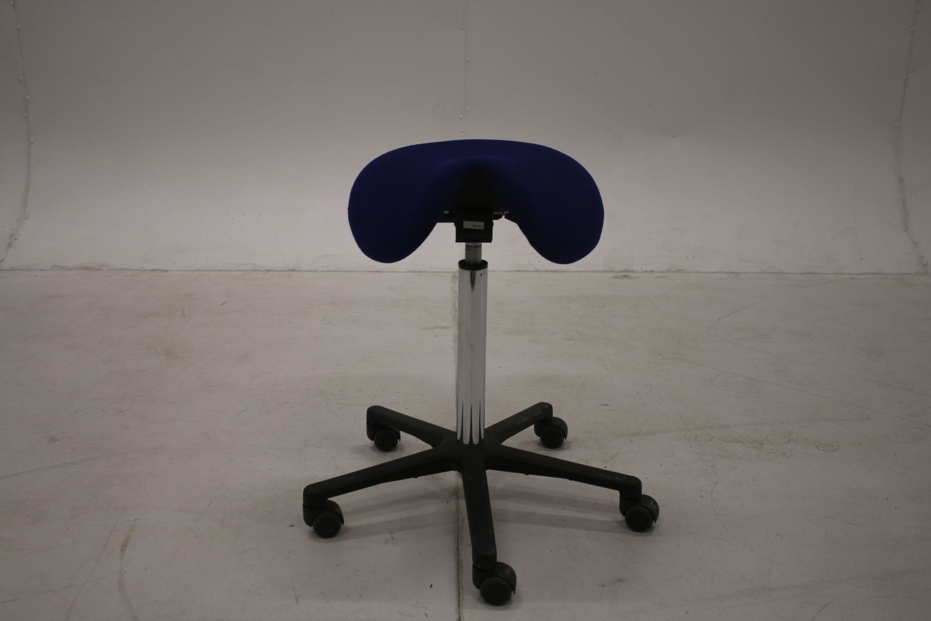 Image 4/10