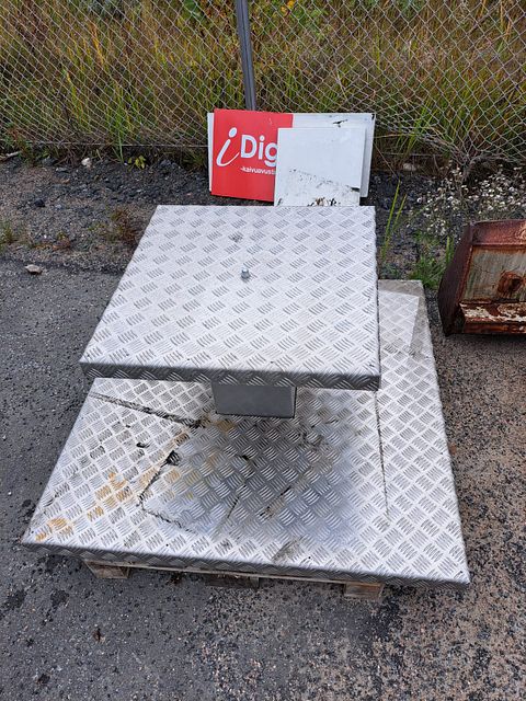 Image 3/8