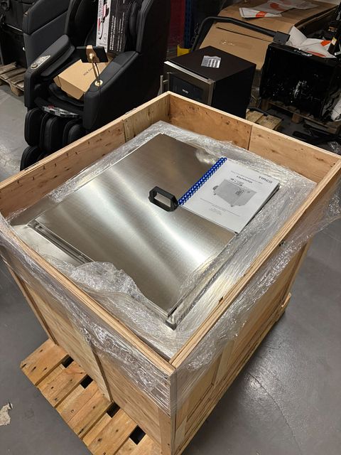 Image 3/8