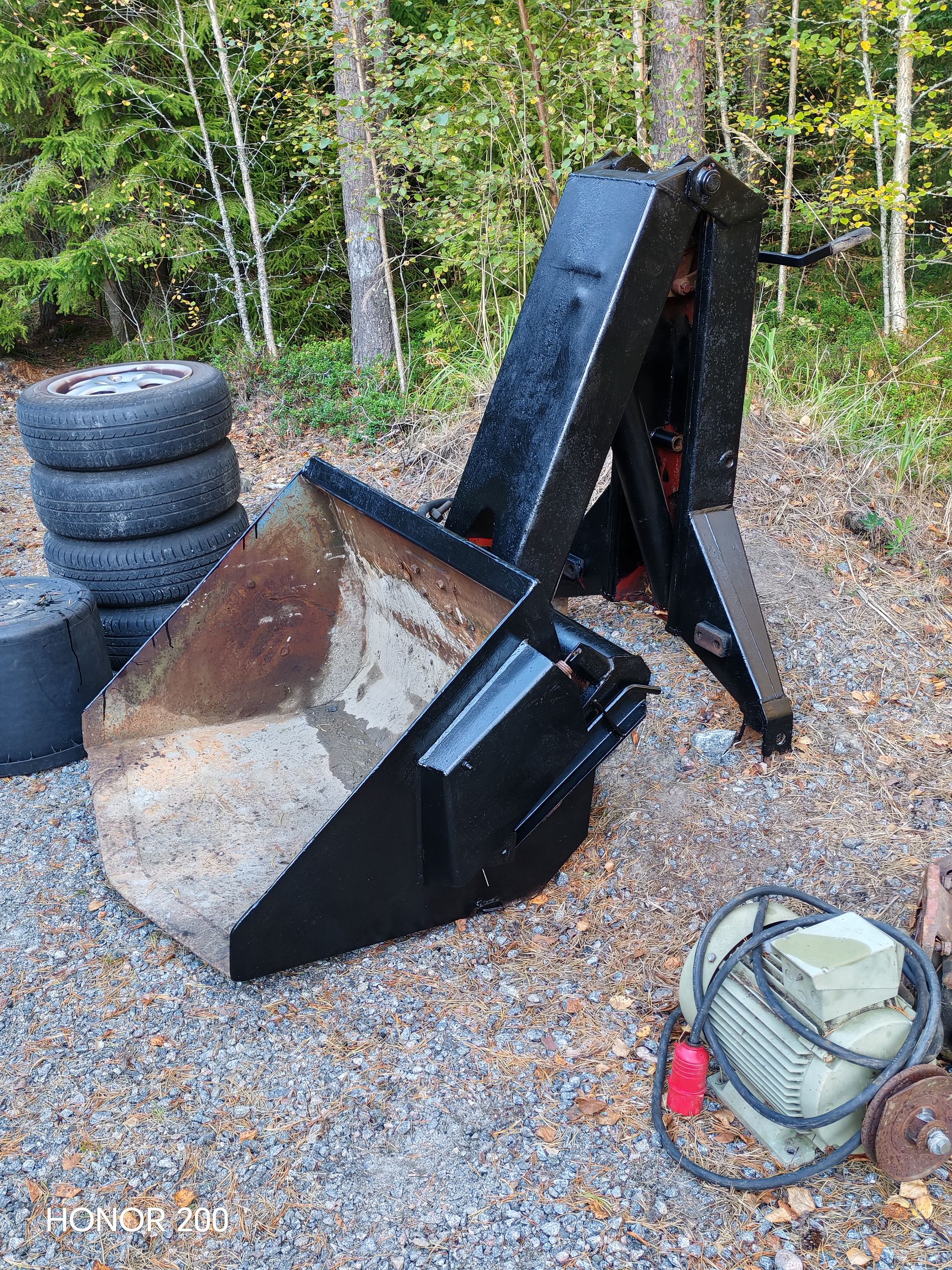 Image 3/8