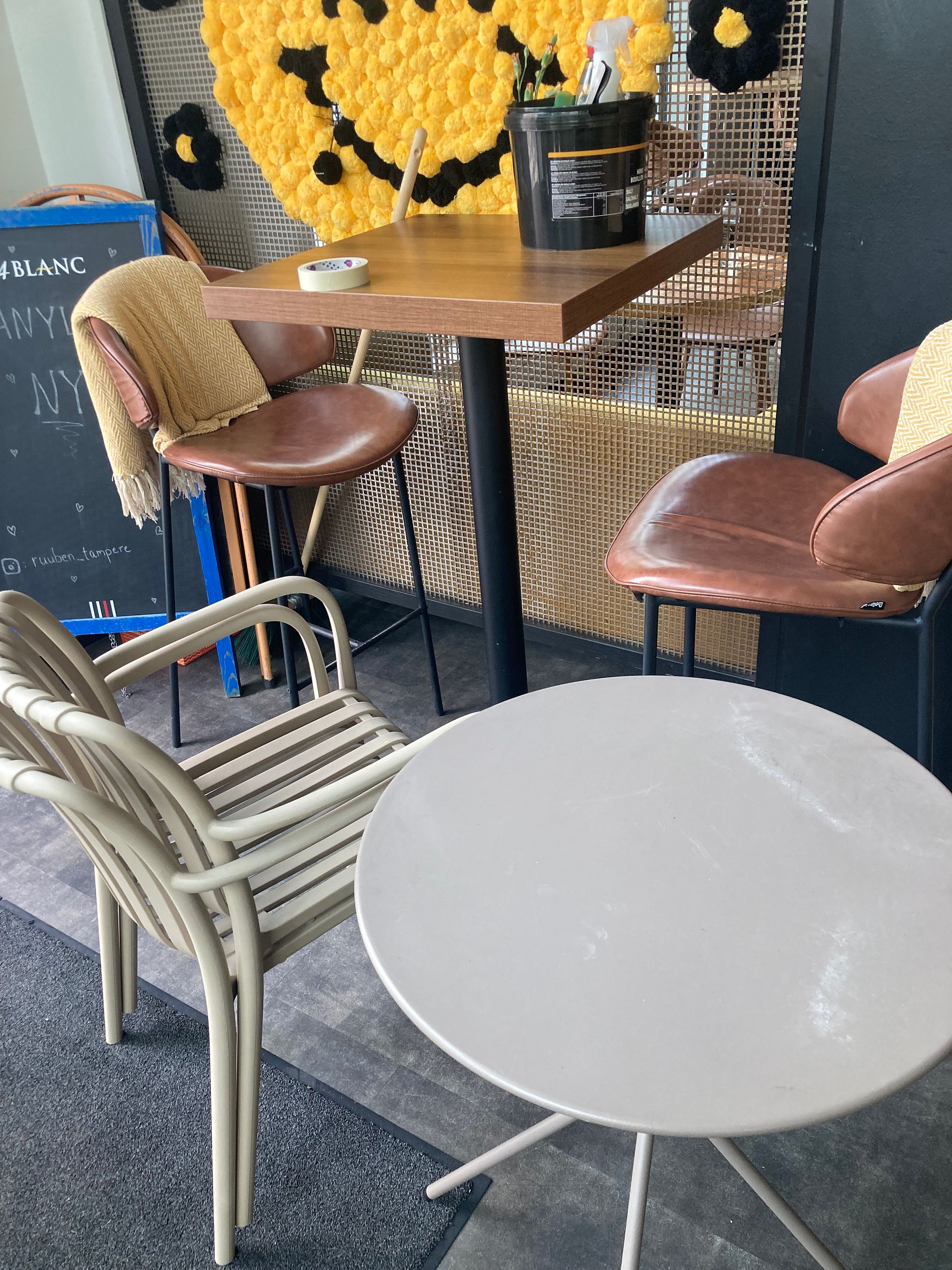 Image 23/48