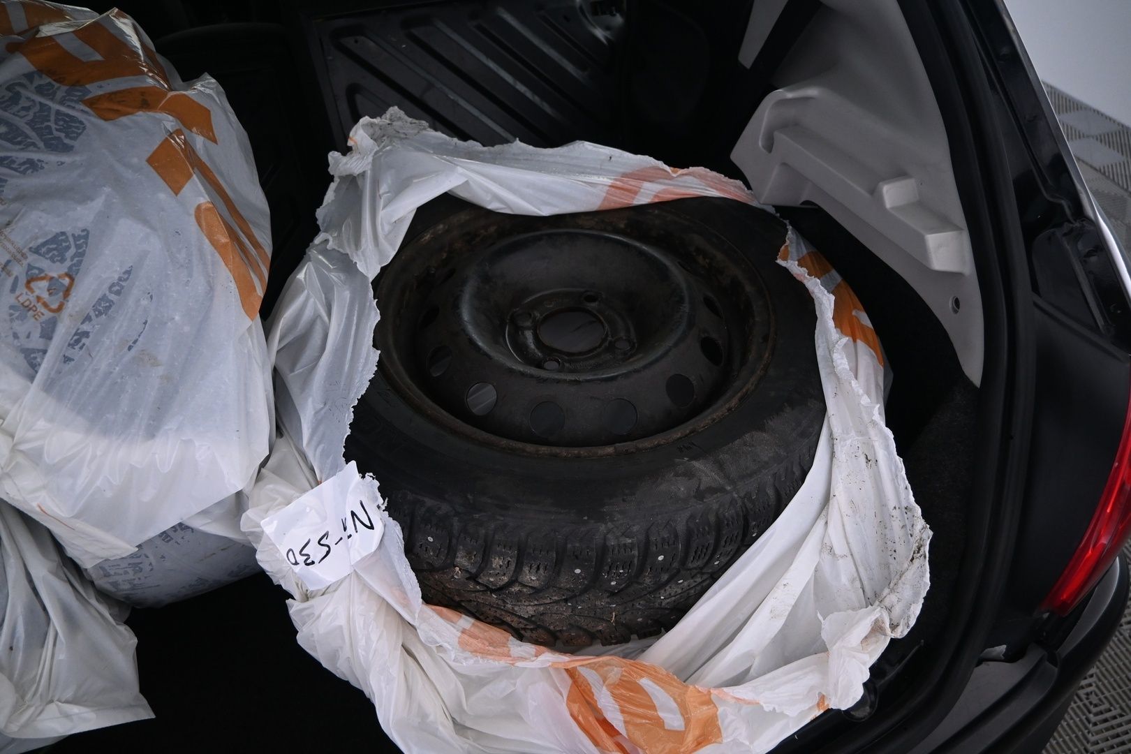 Image 11/24