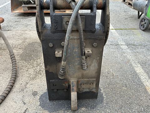 Image 6/8