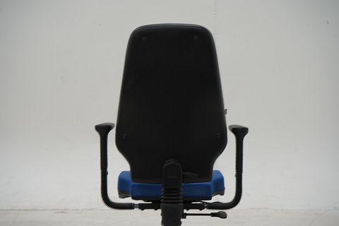 Image 6/10
