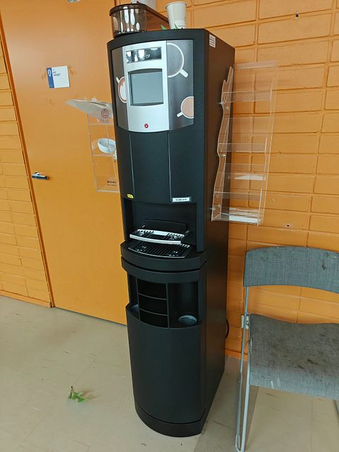 Image 1/8