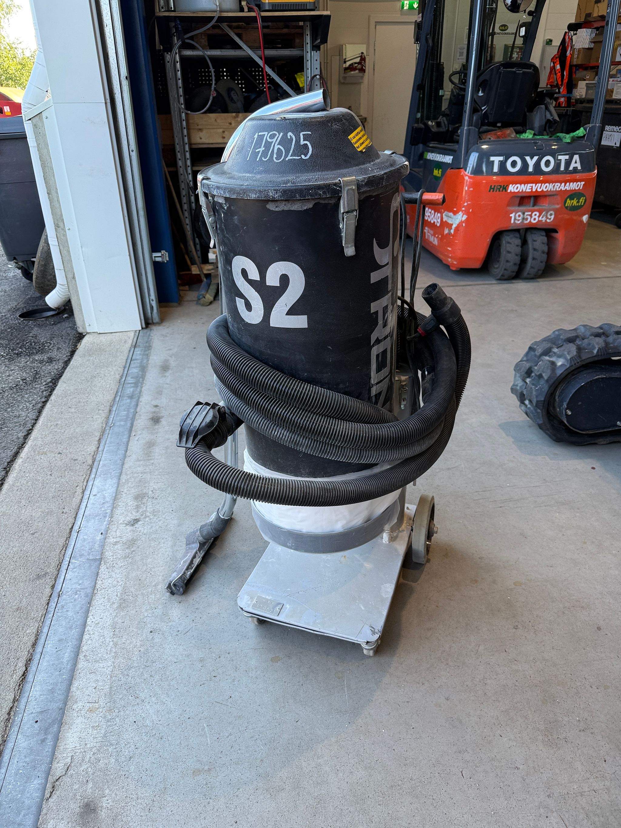 Image 2/6