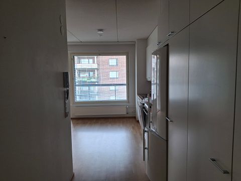 Image 8/15