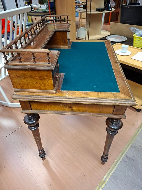 Image 2/12