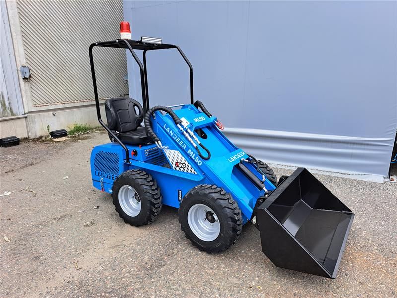 LANDEER ML50 4WD liukuohjattu pienkuormaaja - Mukana myös trukkipiikit ...