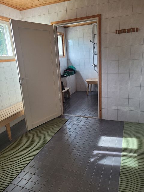 Image 4/8