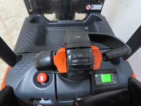 Image 11/16