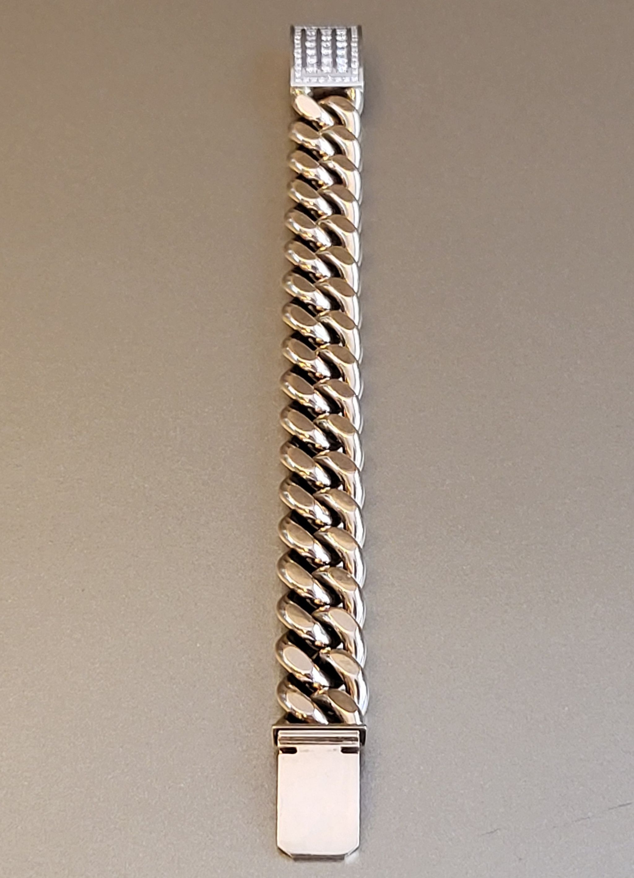 Image 10/15
