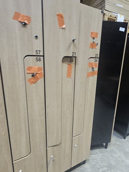 Image 6/9