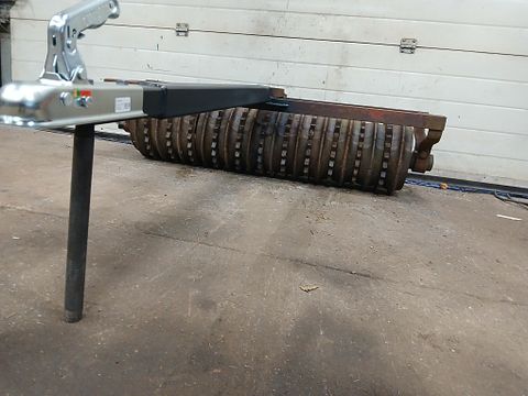 Image 3/9
