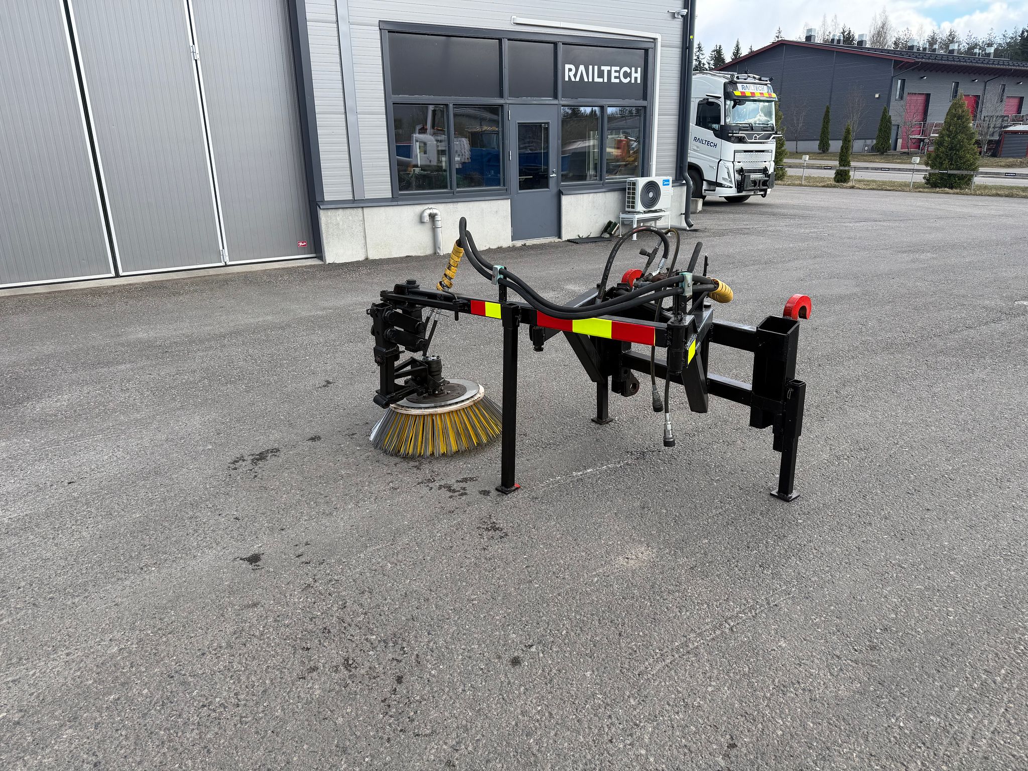 Image 1/4