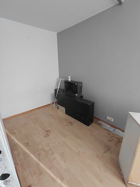 Image 3/7