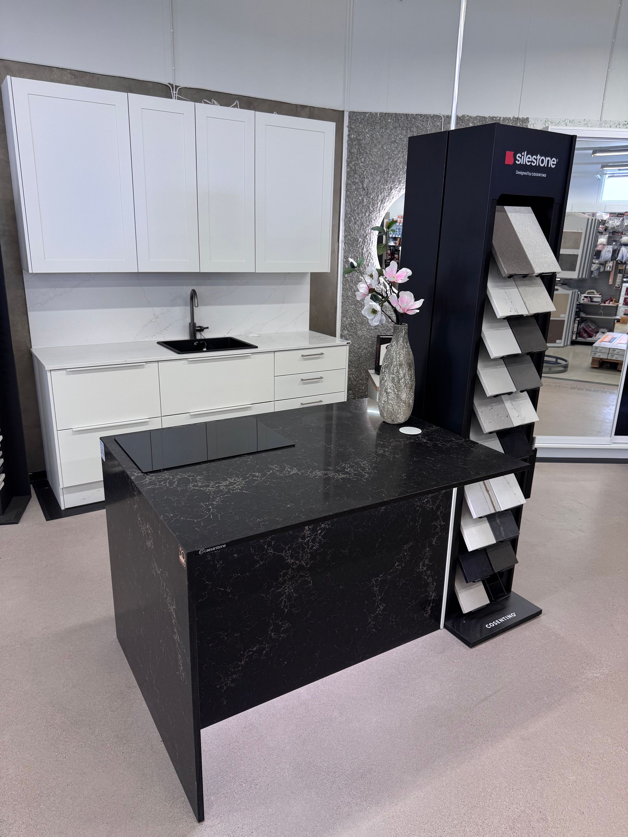 Image 1/4