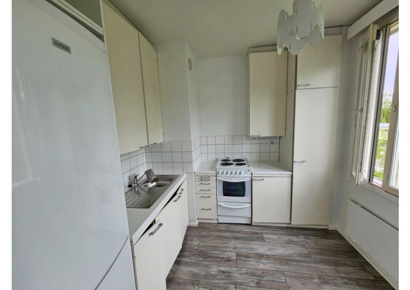 Image 3/6
