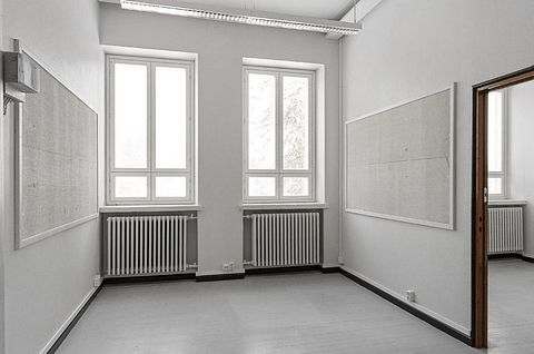 Image 11/40