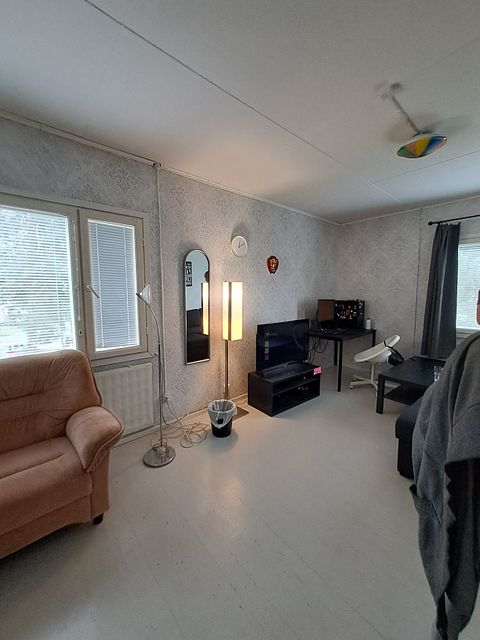 Image 19/23