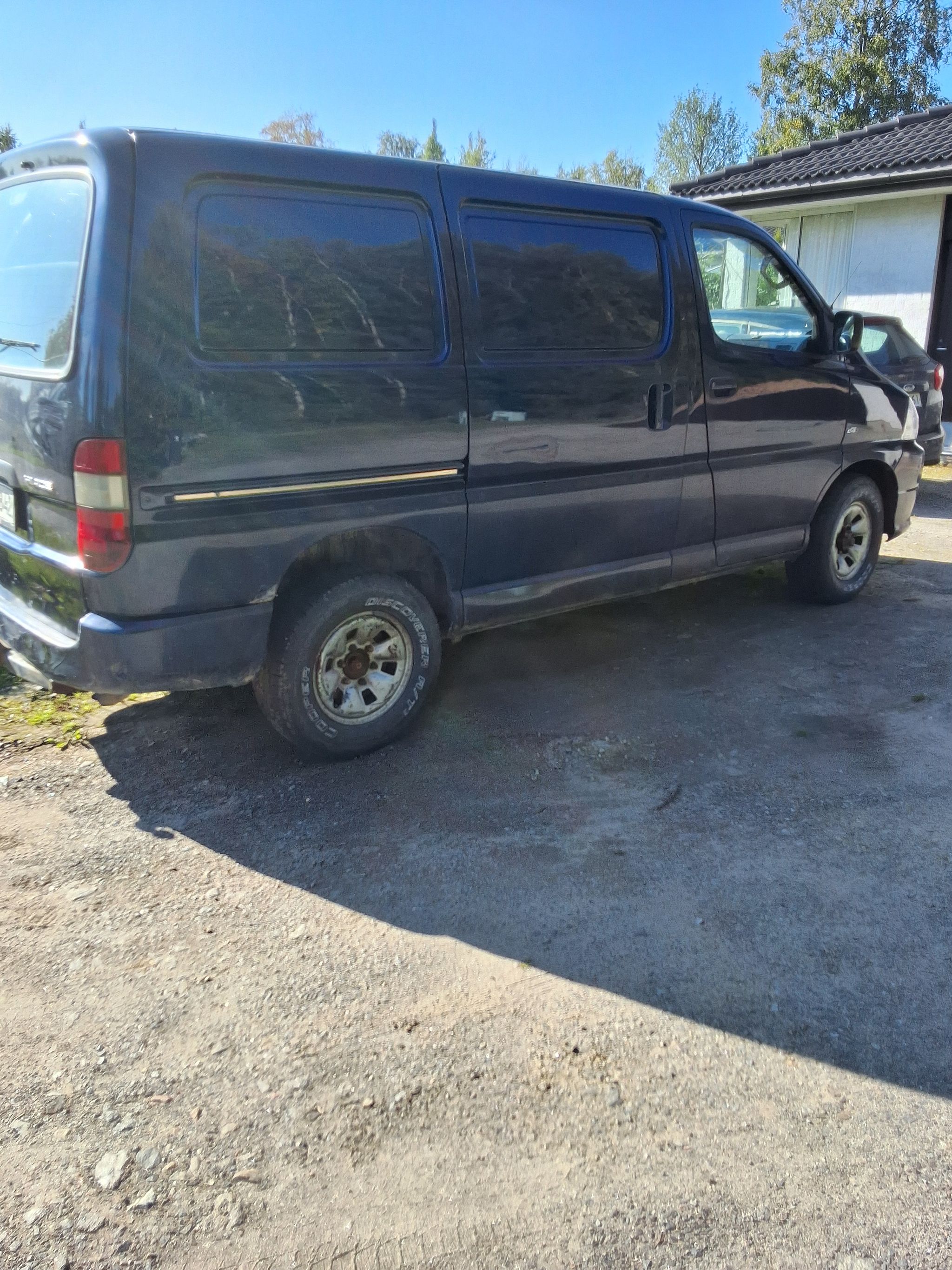 Image 8/12