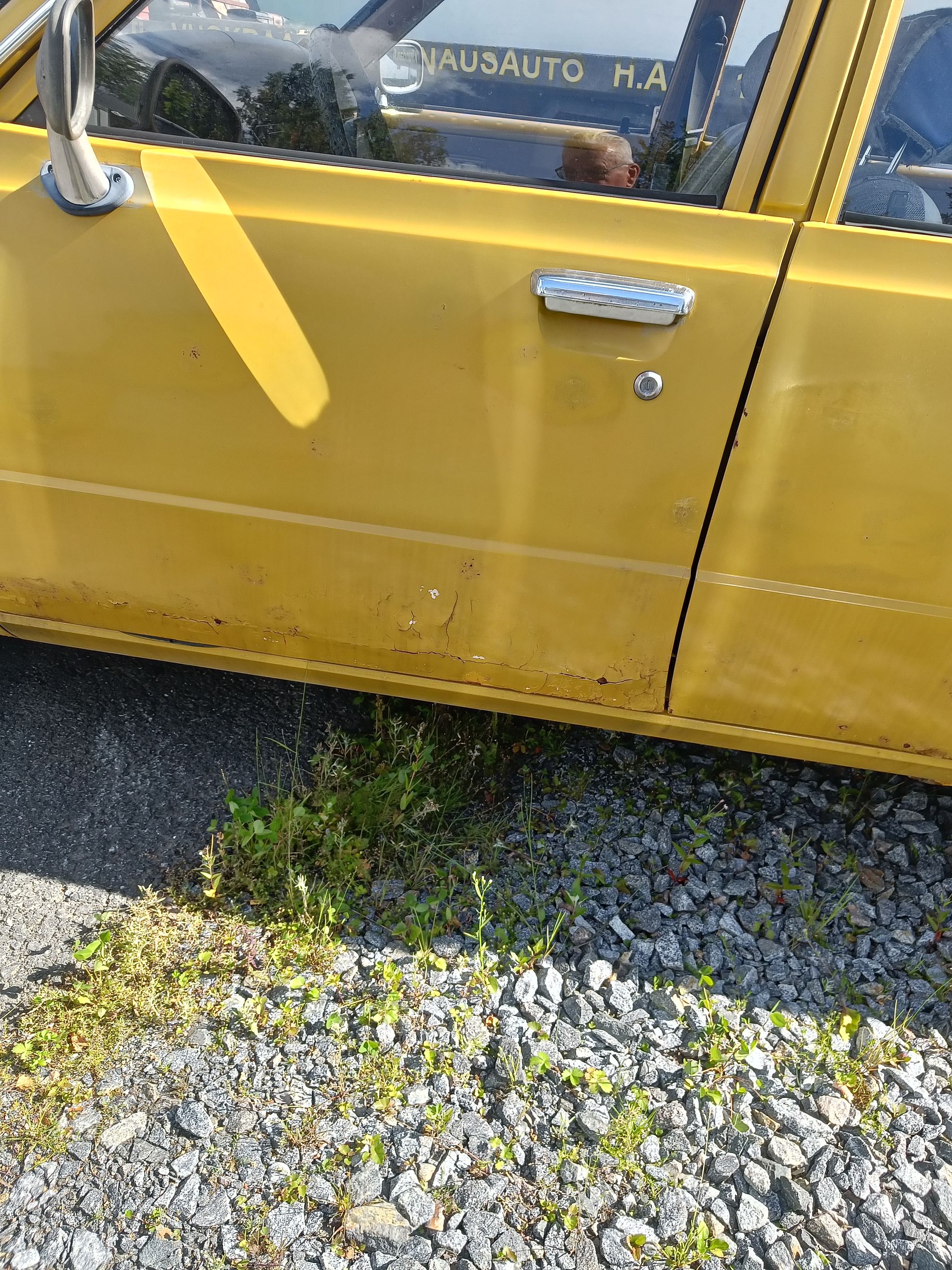 Image 11/28