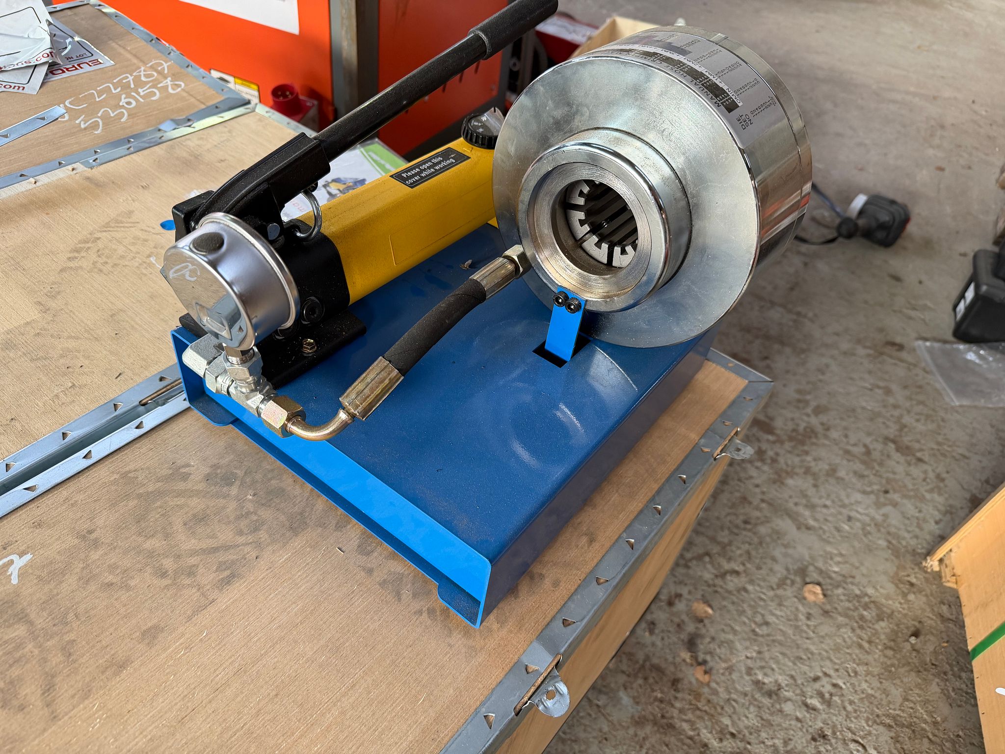 Image 4/8
