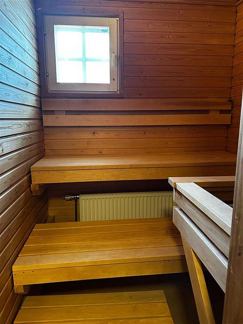 Image 7/10