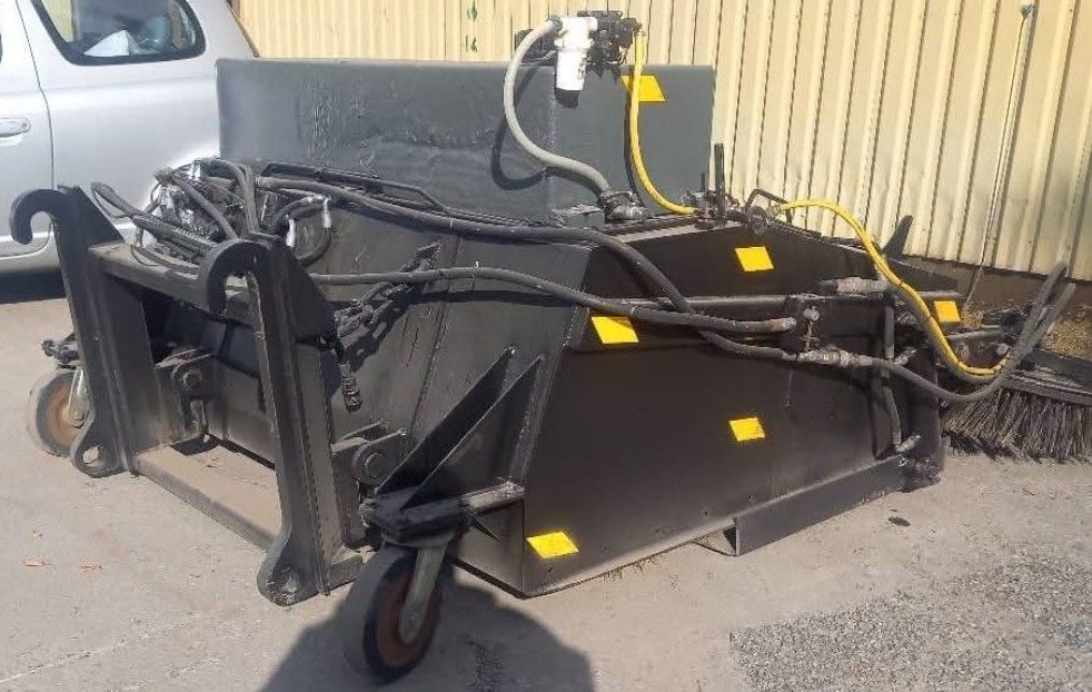 Image 3/8