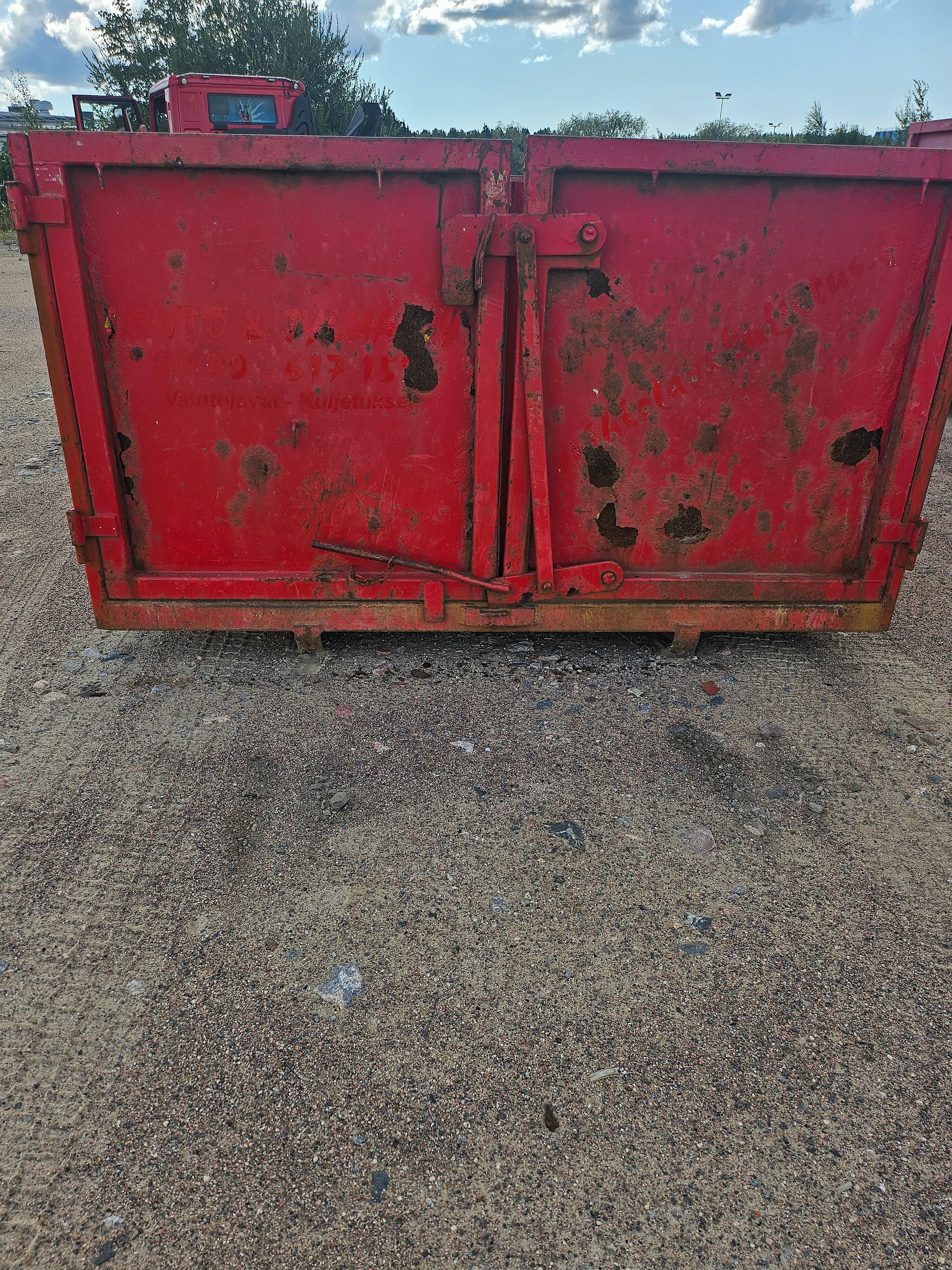 Image 11/16