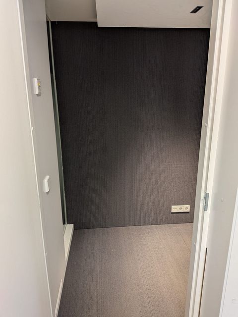 Image 6/9