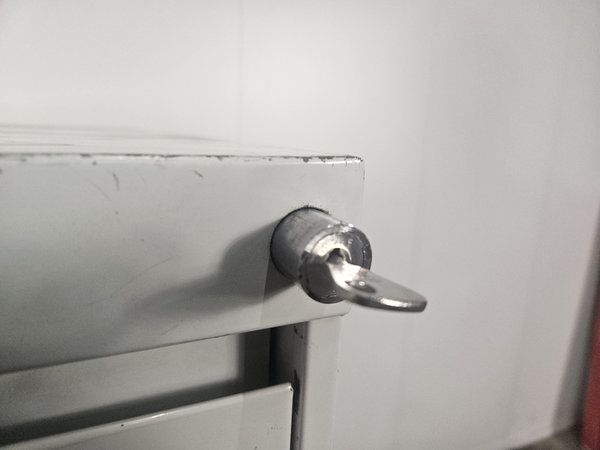 Image 6/12