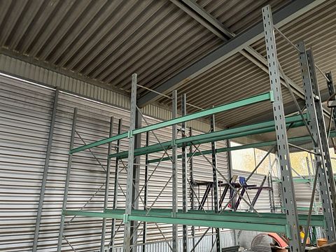 Image 2/4