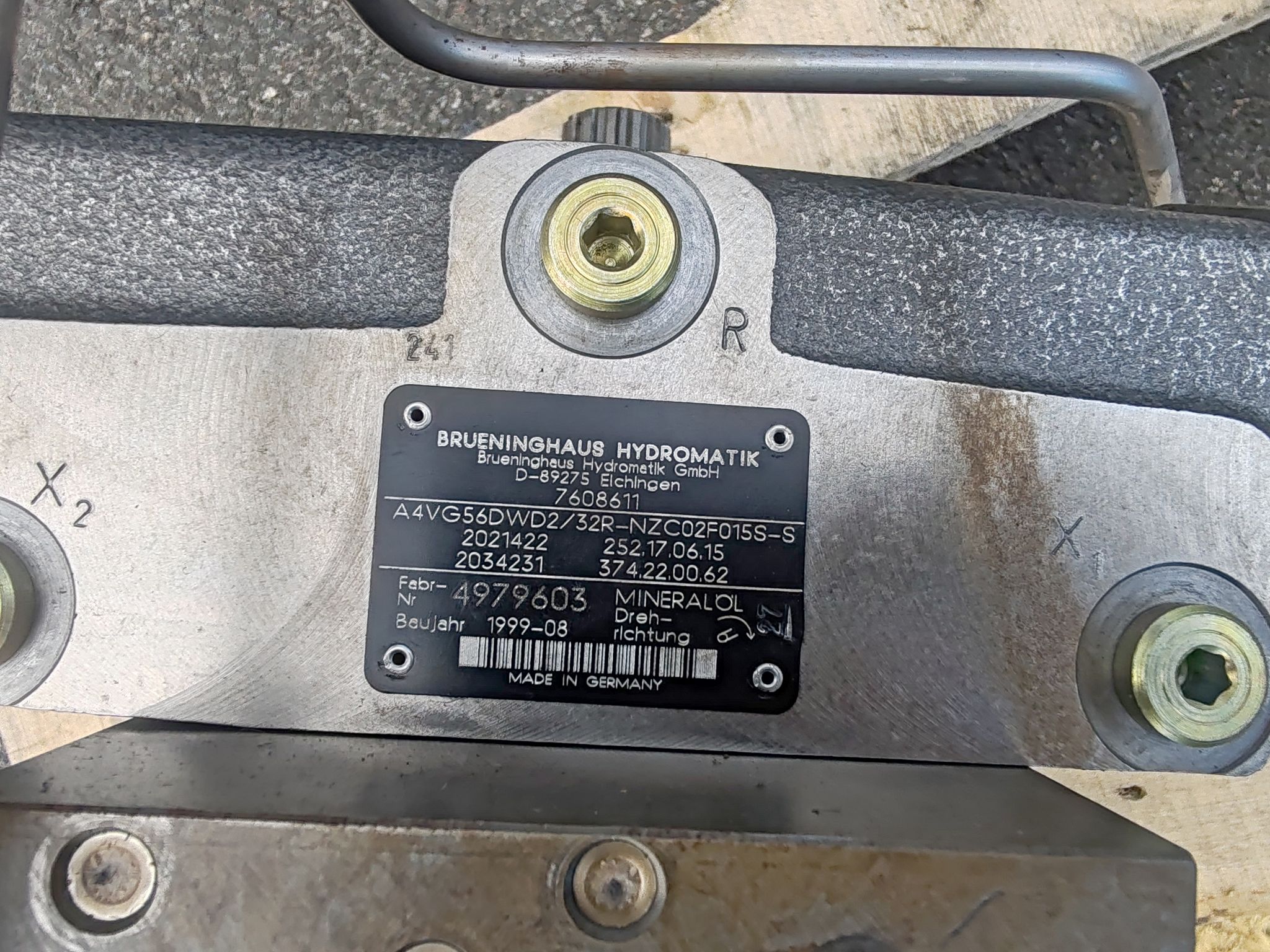 Image 4/4