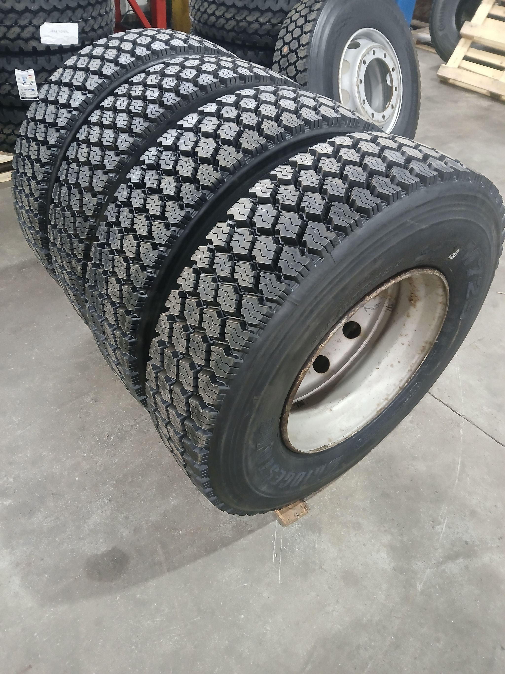 Image 1/7